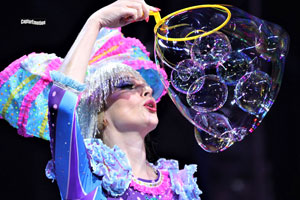 Фото фокусы с пузырями - Шоу волшебных мыльных пузырей